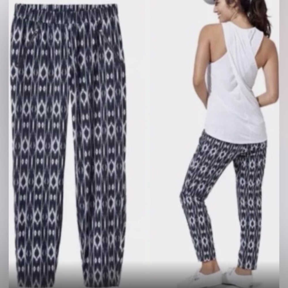 Athleta 212903 Blue White Ikat Reflection‎ Aspire Ankle Pants Size 2